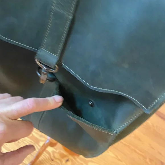 LOVELY GREEN LEATHER BACKPACK WITH LAPTOP COMPARTMENT - Picture 6 of 14